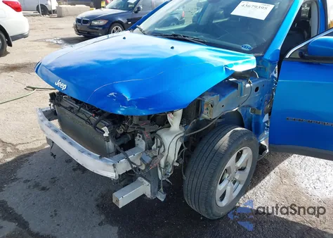 2021 Jeep Compass Latitude Fwd z USA, uszkodzony, nr VIN 3C4NJCBB7MT585591